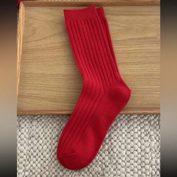 2 pairs of socks with different patterns - Picture 3 of 3